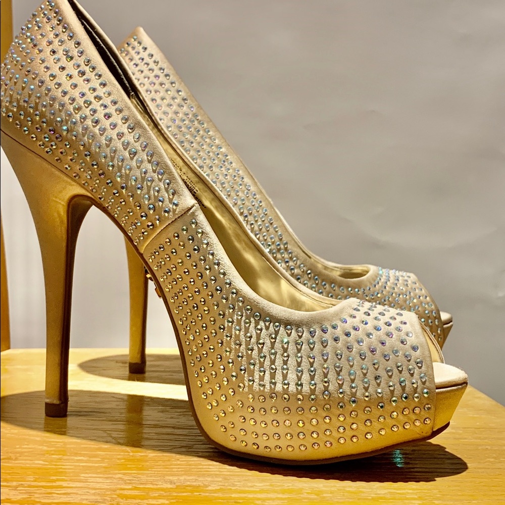 Jennifer Lopez Women’s size 7  platform dress shoe